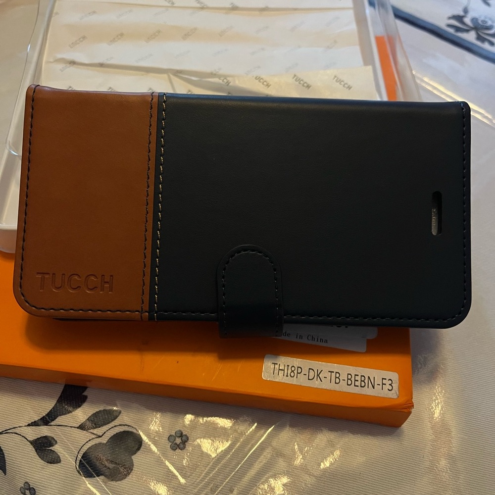New in the box Tucch Ipone wallet New in a gift box